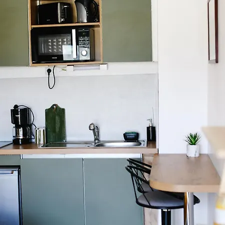 Avec Parking Vue Sur La Cite De Carcassonne