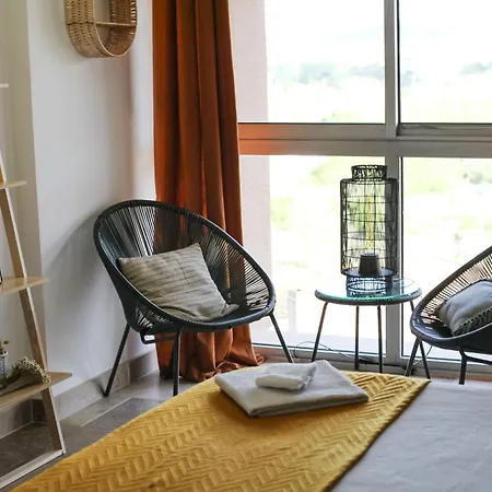 Apartment Avec Parking Vue Sur La Cite De *