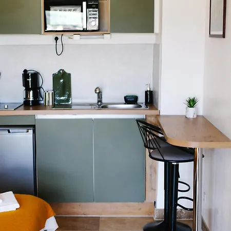 Avec Parking Vue Sur La Cite De Carcassonne