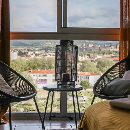 Apartment Avec Parking Vue Sur La Cite De *