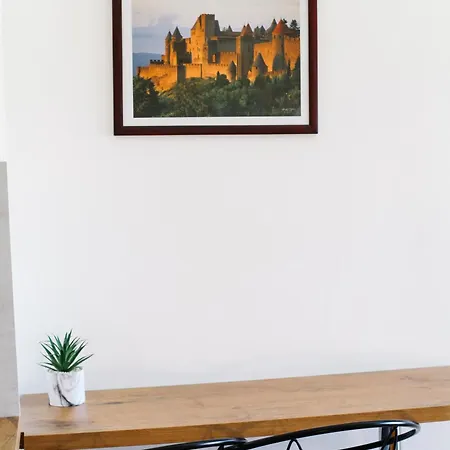 Avec Parking Vue Sur La Cite De Carcassonne