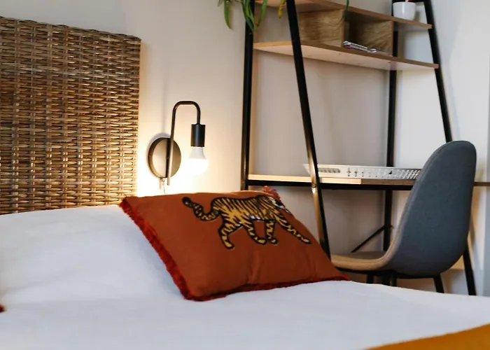 Avec Parking Vue Sur La Cité De Carcassonne