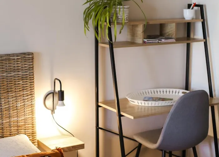 Avec Parking Vue Sur La Cité De