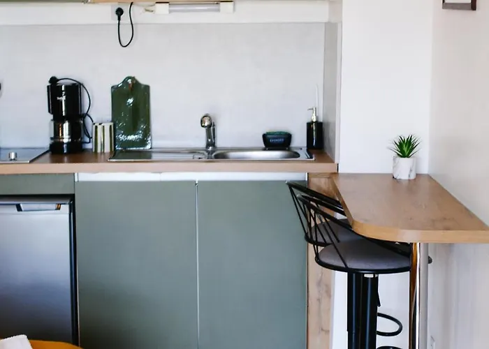 Avec Parking Vue Sur La Cité De Carcassonne