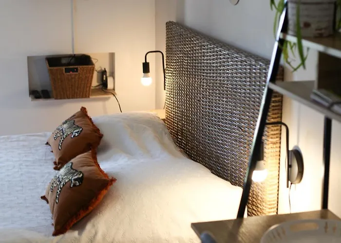 Avec Parking Vue Sur La Cité De